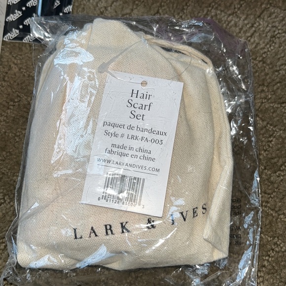 Extra Large FabFitFun Box Items New - Picture 3 of 8